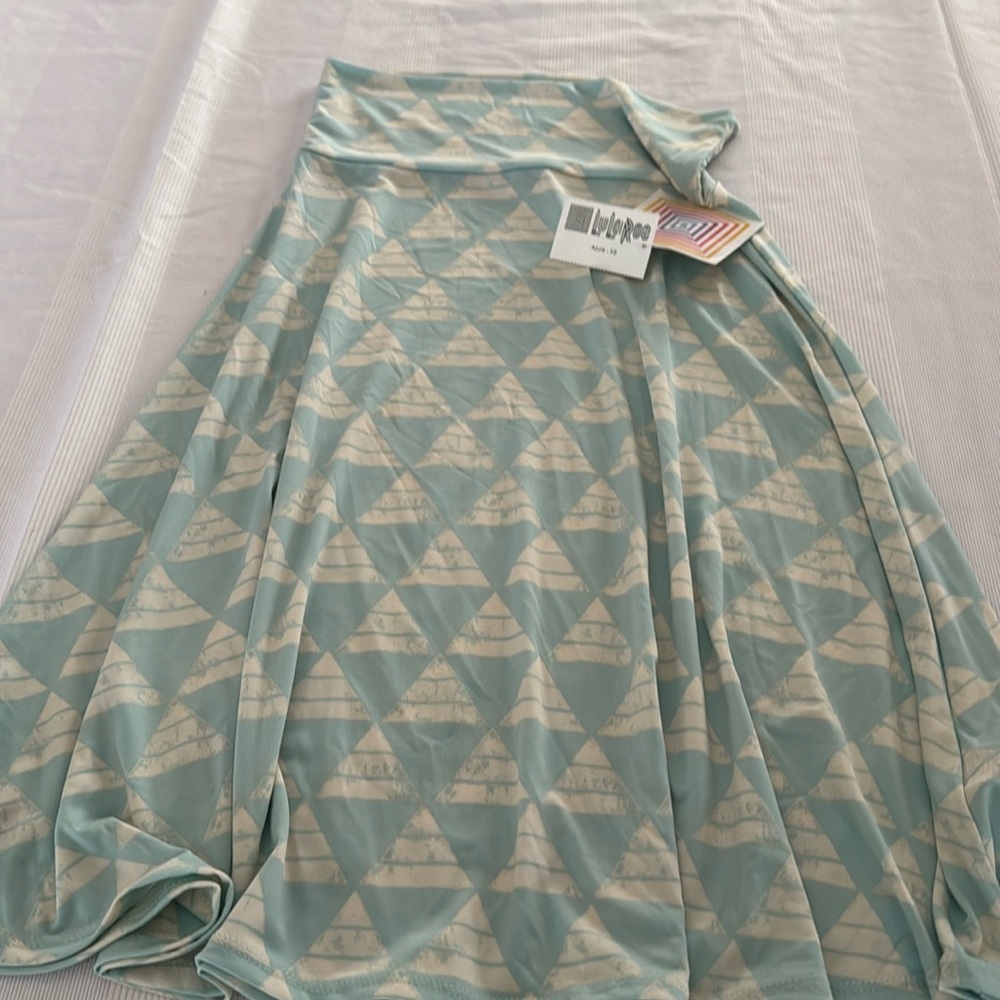 🍁 Lularoe “Azure” skirt muted blue / ivory triangular pattern XS
